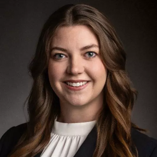 Headshot of Tara VanNatta